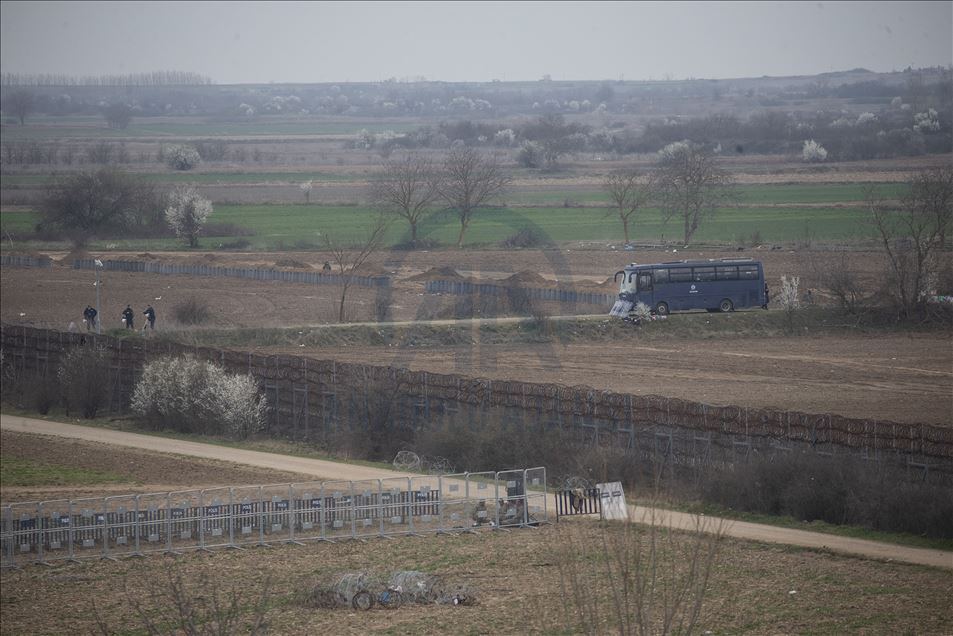 Greek border units dig embankments along border to stop asylum seekers