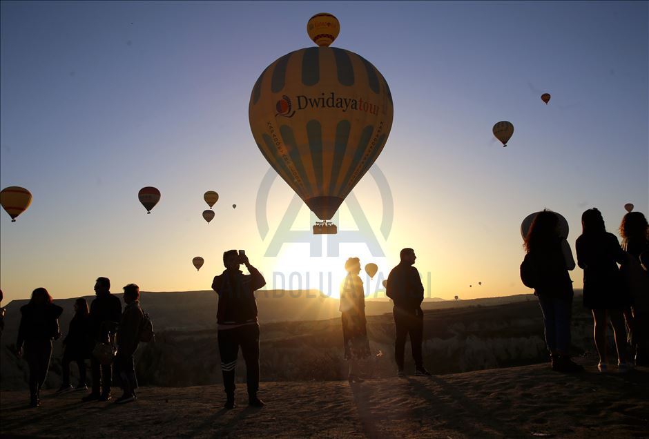 Свыше 2 млн человек совершили полеты на воздушных шарах в Каппадокии