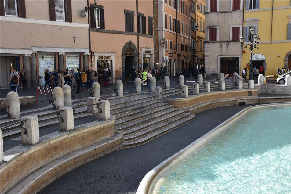 كورونا.. شوارع روما تشكو هجران ساكنيها
