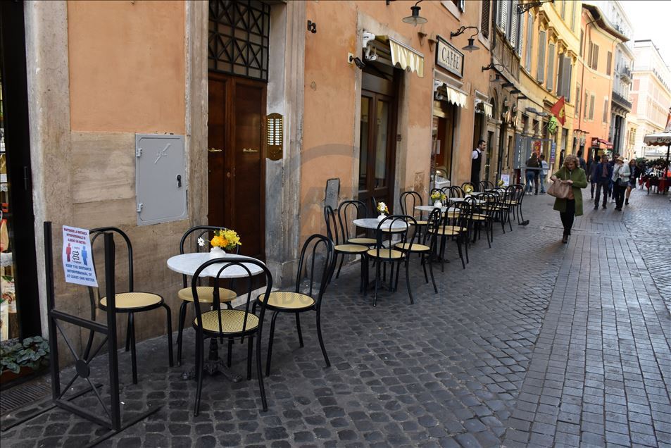 كورونا.. شوارع روما تشكو هجران ساكنيها
