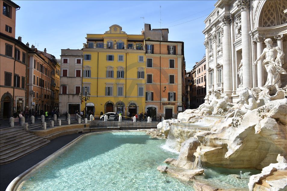 كورونا.. شوارع روما تشكو هجران ساكنيها
