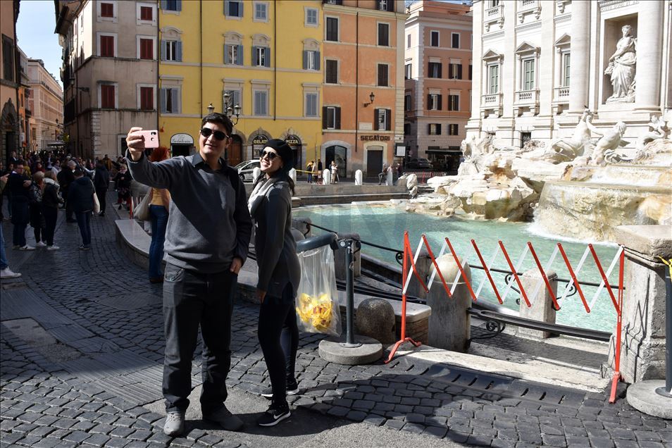 كورونا.. شوارع روما تشكو هجران ساكنيها
