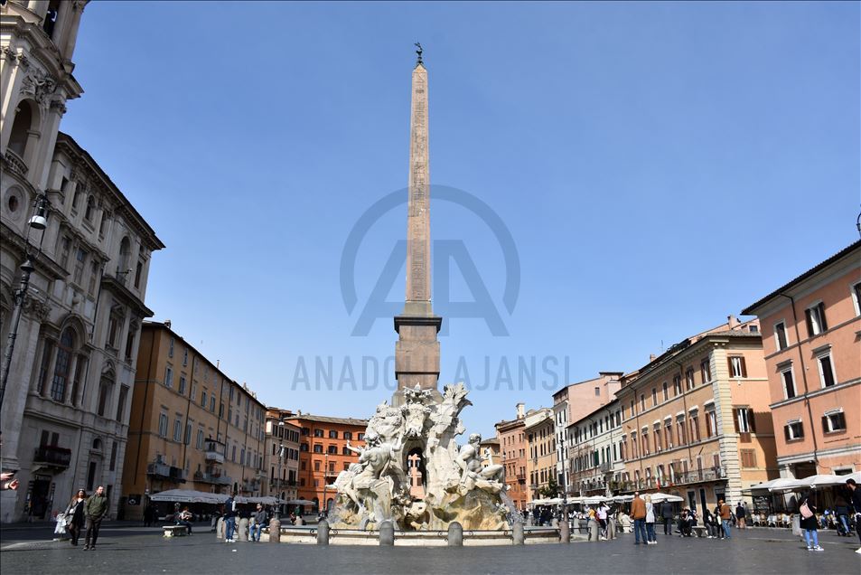 كورونا.. شوارع روما تشكو هجران ساكنيها
