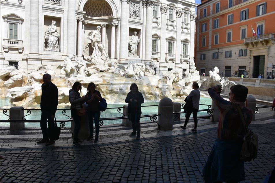 كورونا.. شوارع روما تشكو هجران ساكنيها
