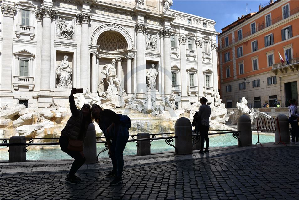 كورونا.. شوارع روما تشكو هجران ساكنيها
