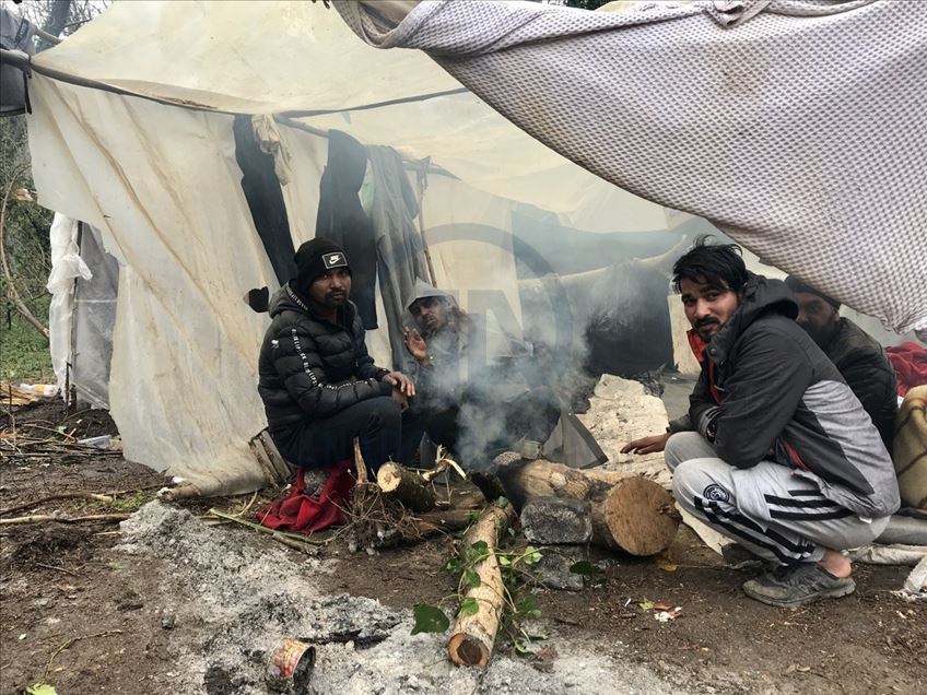 Беженцы 18-й день ожидают у КПП на границе Турции и Греции

