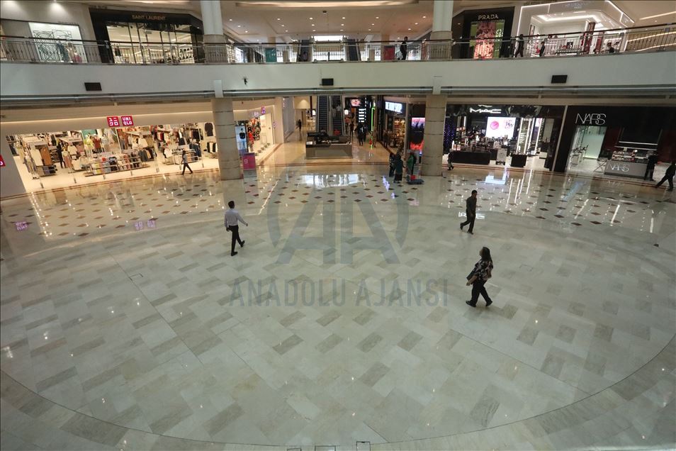 Ruang publik terlihat sepi sesaat Malaysia akan lakukan "Lockdown"