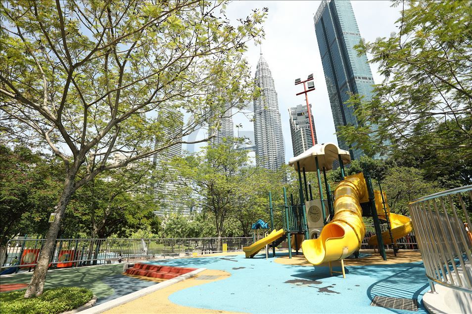 Ruang publik terlihat sepi sesaat Malaysia akan lakukan "Lockdown"