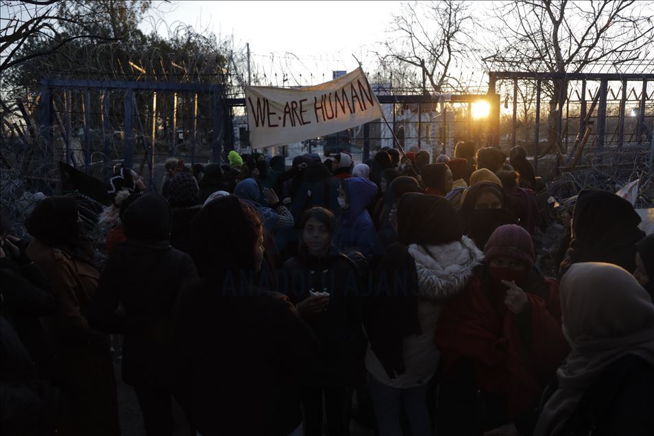 Asylum seekers hold a demonstration demanding Greece to open border gates