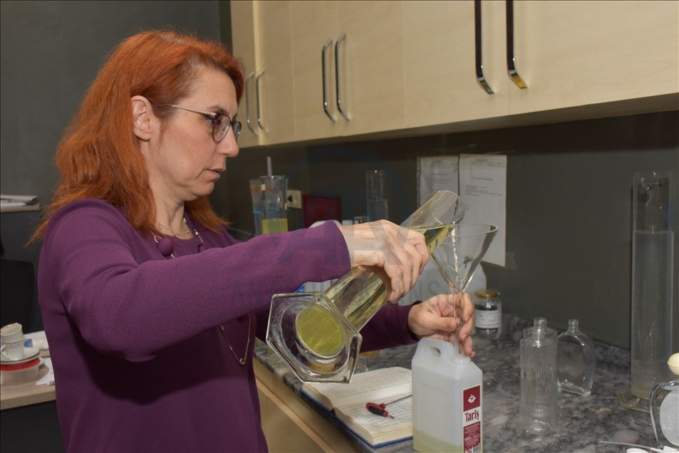 Tariş mesaisinin yarısını "cep" tipi kolonyaya ayırdı
