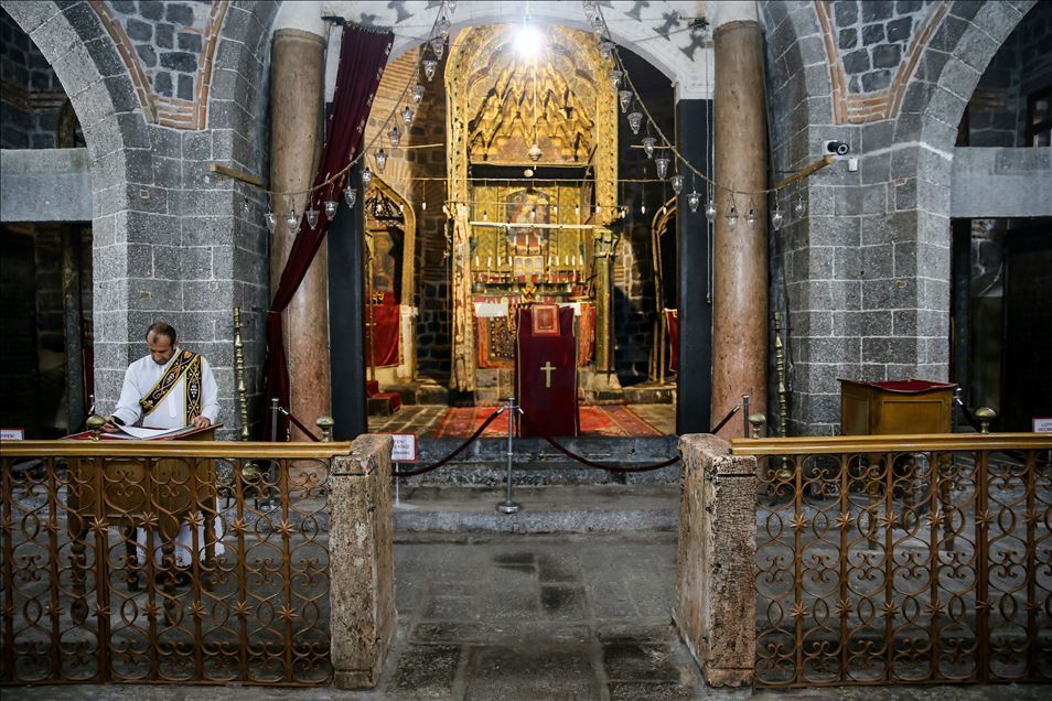 Diyarbakır ve Mardin'deki kiliselerde koronavirüs önlemleri - Anadolu Ajansı