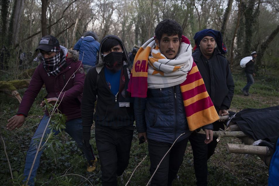 Greek forces intervene in asylum seekers at the border