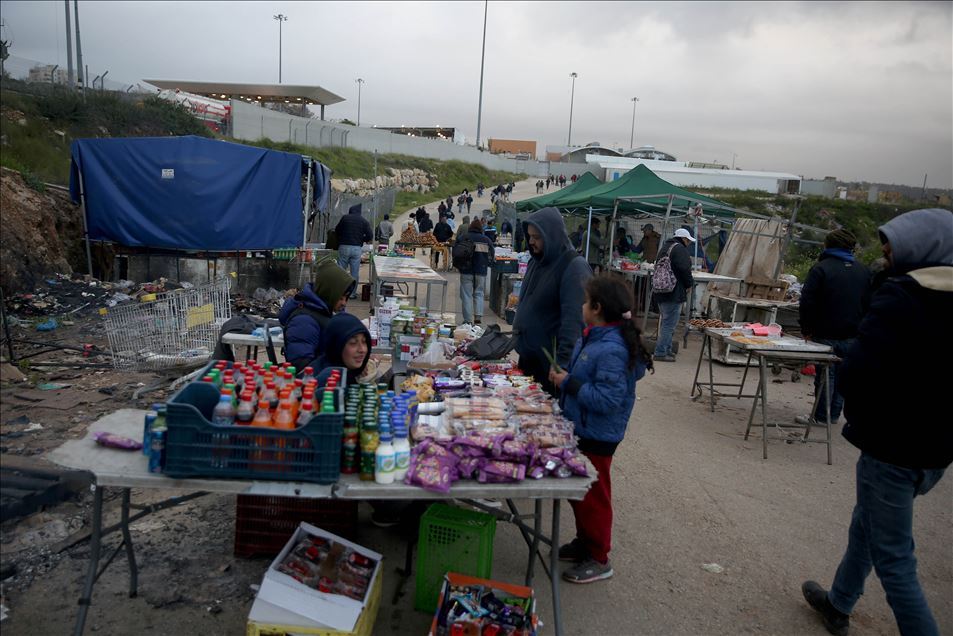 العمال الفلسطينيون يضطرون للمبيت بإسرائيل رغم مخاطر "كورونا"