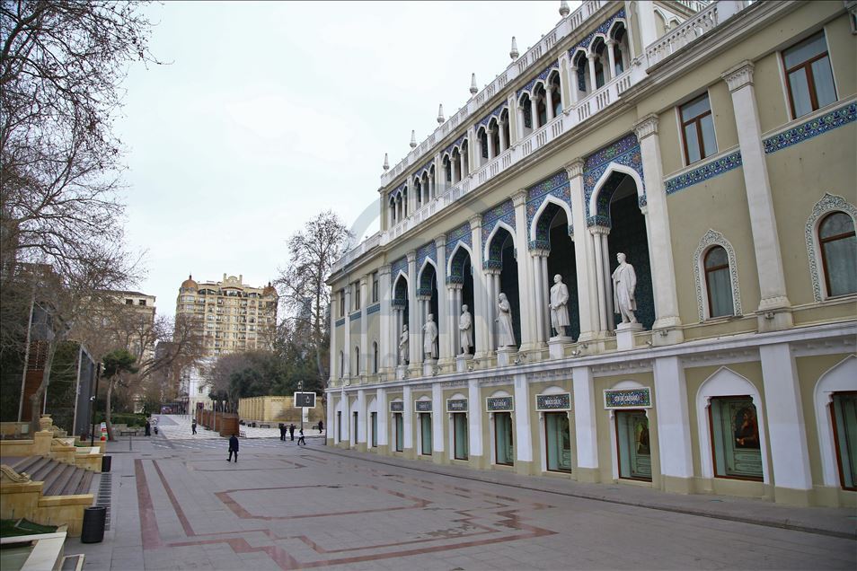 Улицы Баку опустели из-за коронавируса