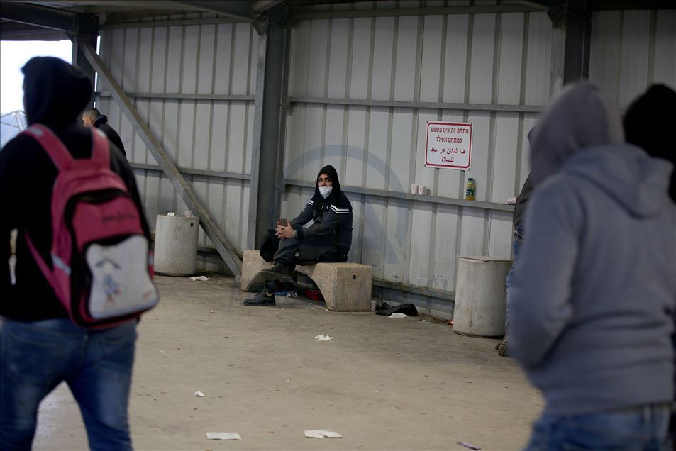 العمال الفلسطينيون يضطرون للمبيت بإسرائيل رغم مخاطر "كورونا"