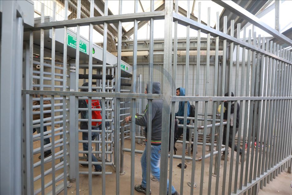 العمال الفلسطينيون يضطرون للمبيت بإسرائيل رغم مخاطر "كورونا"