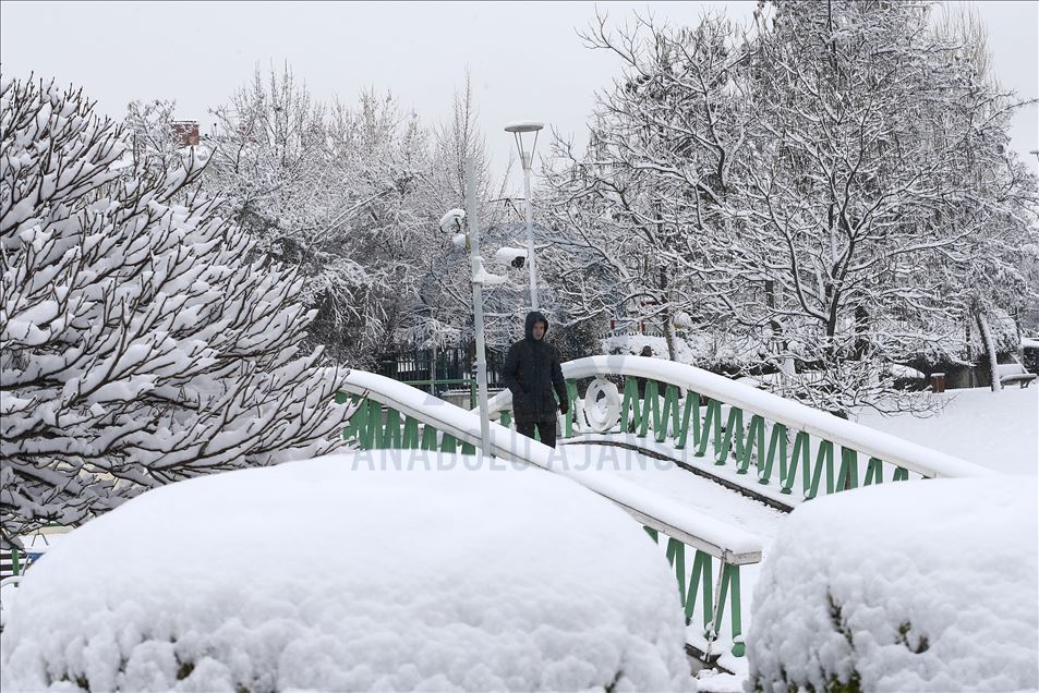 Сюрпризы погоды: Анкару в середине марта покрыло снегом 
