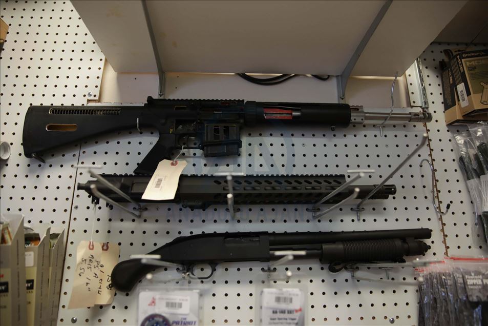 Los estadounidenses entran en pánico comprando armas en medio de los temores del coronavirus