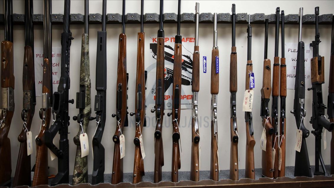 Los estadounidenses entran en pánico comprando armas en medio de los temores del coronavirus