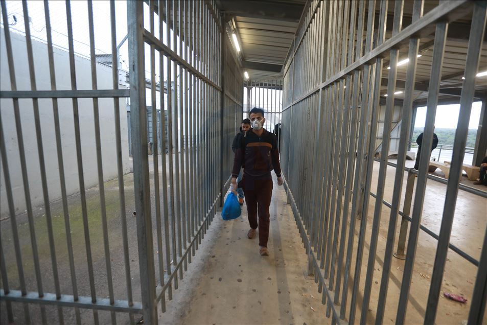 العمال الفلسطينيون يضطرون للمبيت بإسرائيل رغم مخاطر "كورونا"