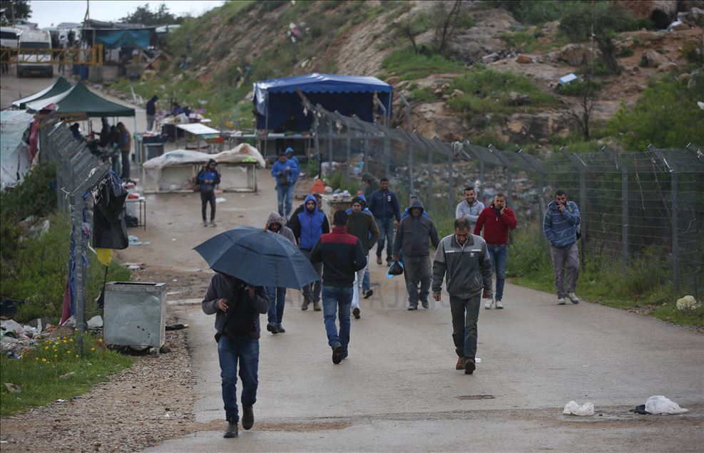 العمال الفلسطينيون يضطرون للمبيت بإسرائيل رغم مخاطر "كورونا"