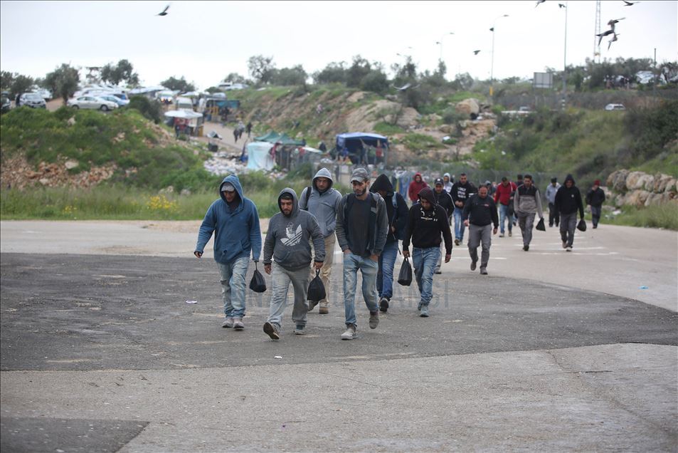العمال الفلسطينيون يضطرون للمبيت بإسرائيل رغم مخاطر "كورونا"
