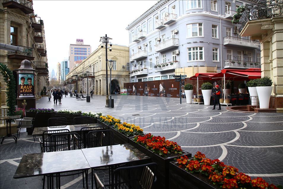 Улицы Баку опустели из-за коронавируса