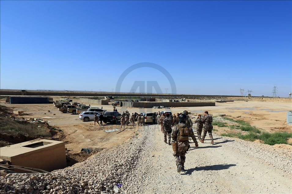 ABD askerlerinin çekildiği Irak'taki Kaim Üssü'nde devir teslim töreni düzenlendi