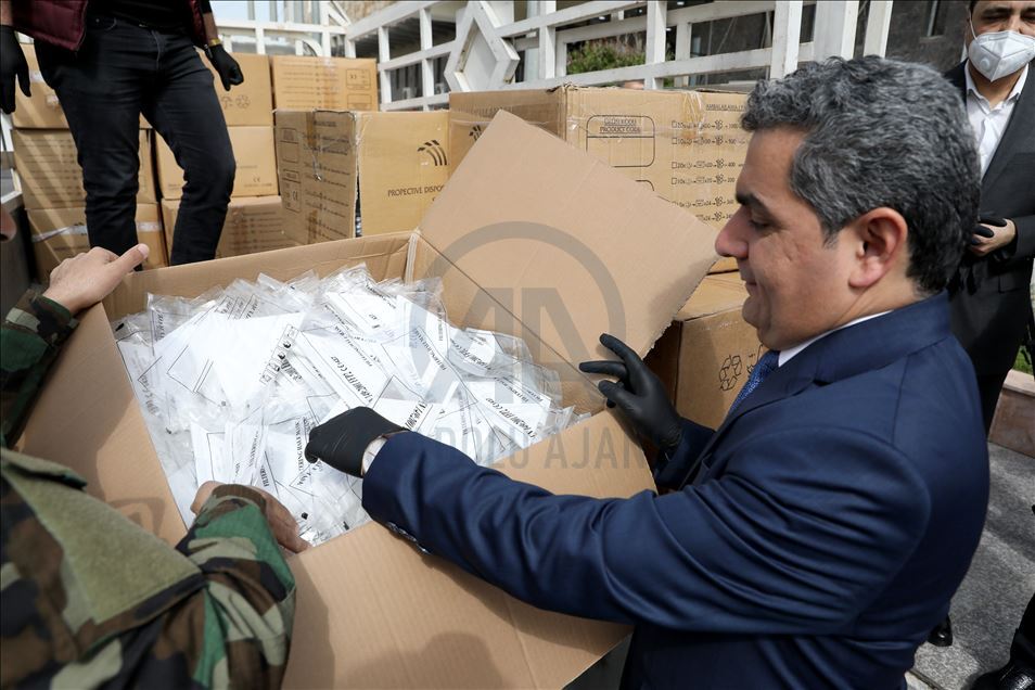 Türk Kızılaydan koronavirüsle mücadelede Erbil'e 30 bin maske yardımı
