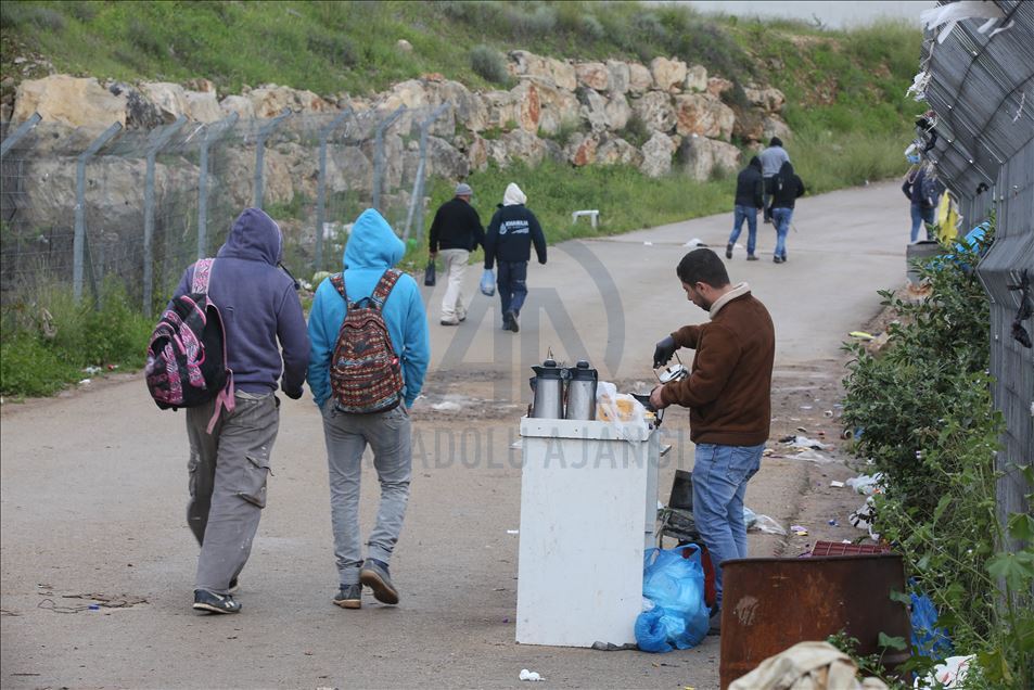 العمال الفلسطينيون يضطرون للمبيت بإسرائيل رغم مخاطر "كورونا"