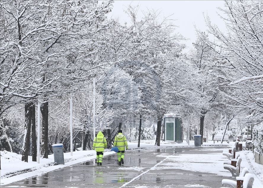 Сюрпризы погоды: Анкару в середине марта покрыло снегом 
