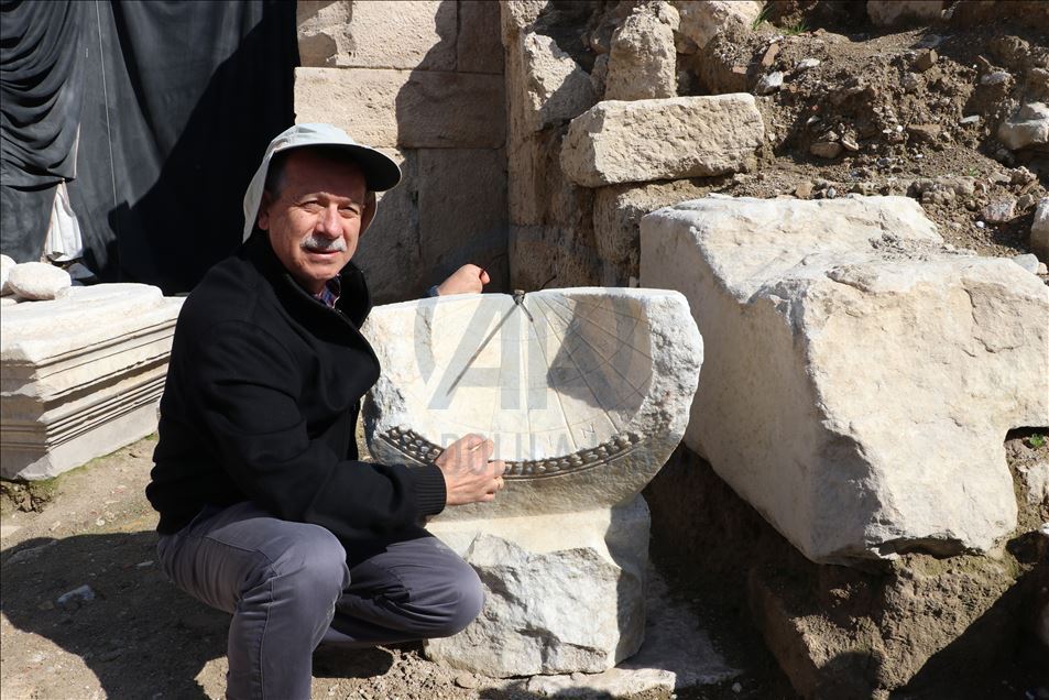 Un cadran solaire vieux de 2 mille ans découvert à Laodikya (Laodicée)