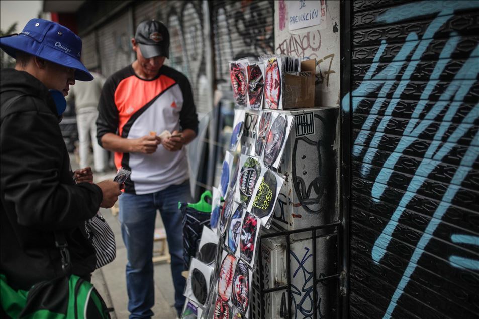 Colombianos se abastecen en medio del brote del coronavirus