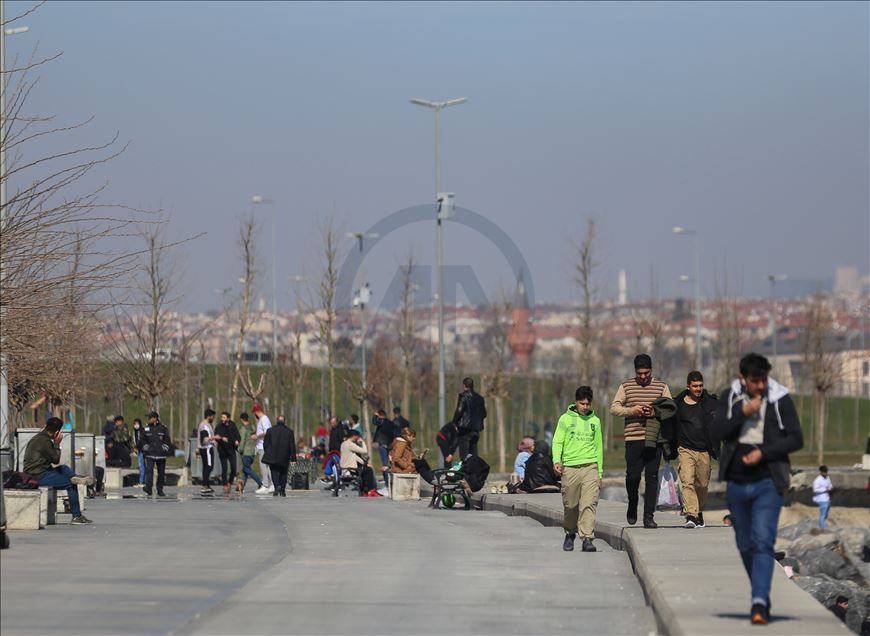 "كورونا" يجبر غالبية سكان إسطنبول على البقاء في منازلهم