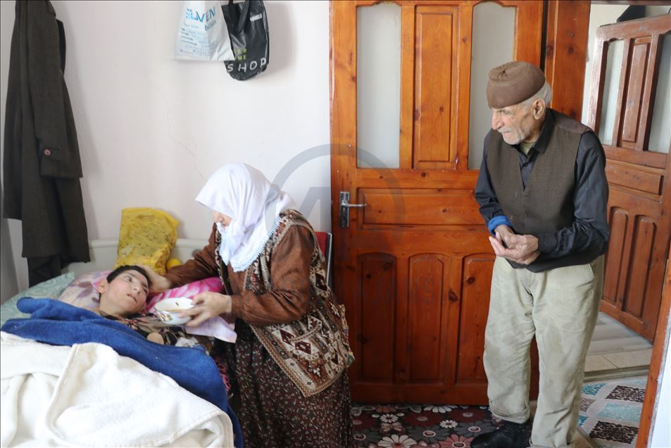 Keça xwe ya astengdar û nav cî da 40 sal e mîna roniya çavên xwe xayî dike