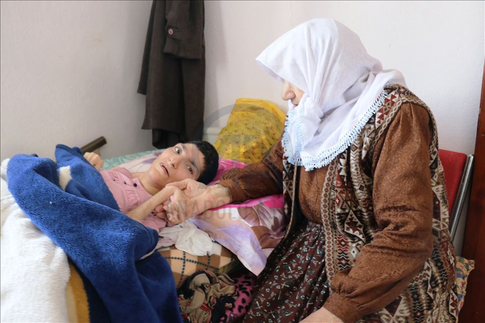 Keça xwe ya astengdar û nav cî da 40 sal e mîna roniya çavên xwe xayî dike