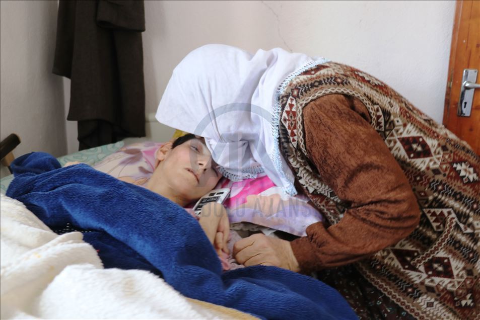 Keça xwe ya astengdar û nav cî da 40 sal e mîna roniya çavên xwe xayî dike