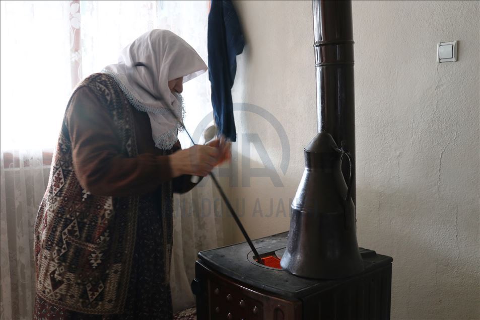 Keça xwe ya astengdar û nav cî da 40 sal e mîna roniya çavên xwe xayî dike