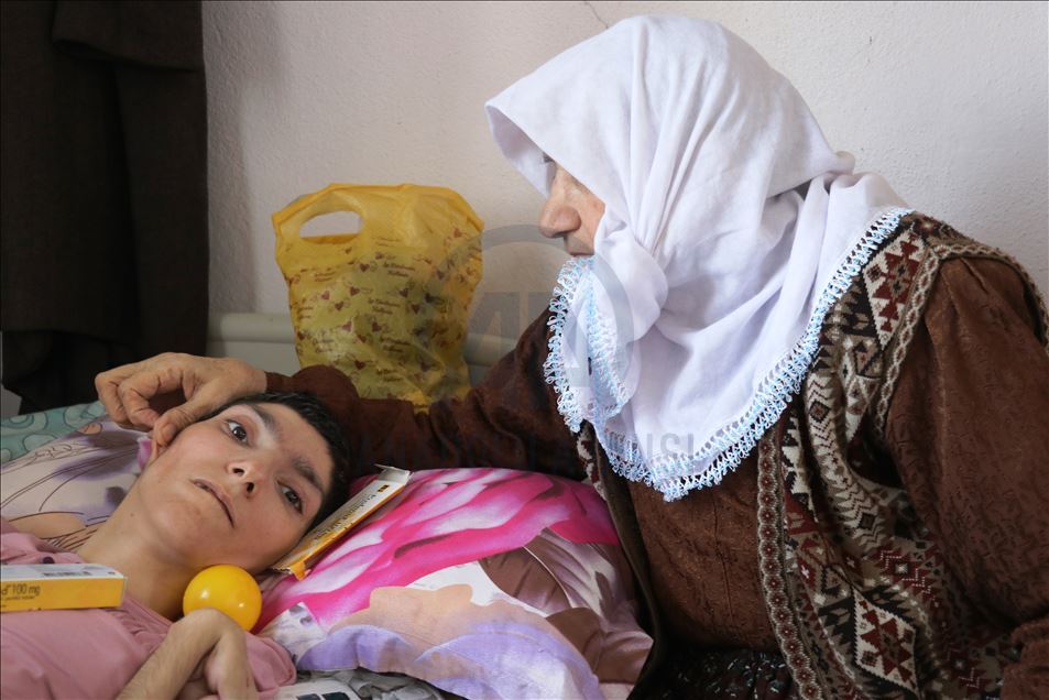 Keça xwe ya astengdar û nav cî da 40 sal e mîna roniya çavên xwe xayî dike