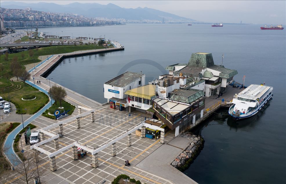 İzmir'de boş kalan meydan ve alanlar havadan görüntülendi