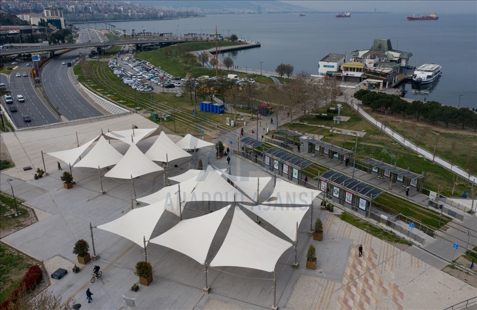 İzmir'de boş kalan meydan ve alanlar havadan görüntülendi