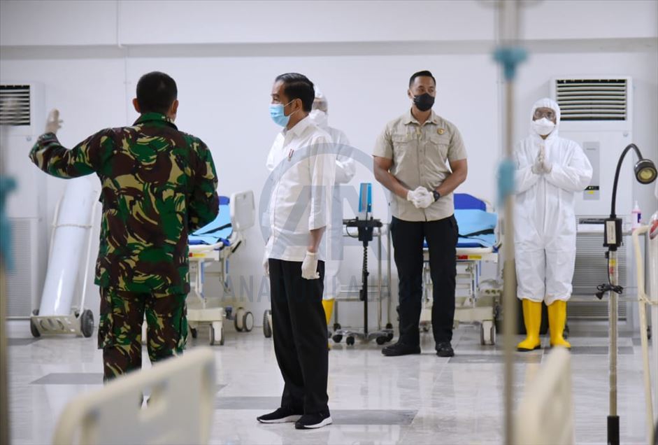 Presiden Jokowi periksa rumah sakit darurat Covid-19