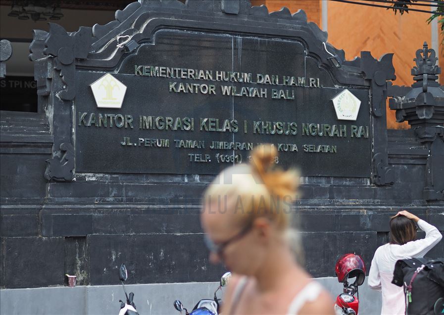 Cientos de turistas varados en Bali en medio de un brote de coronavirus