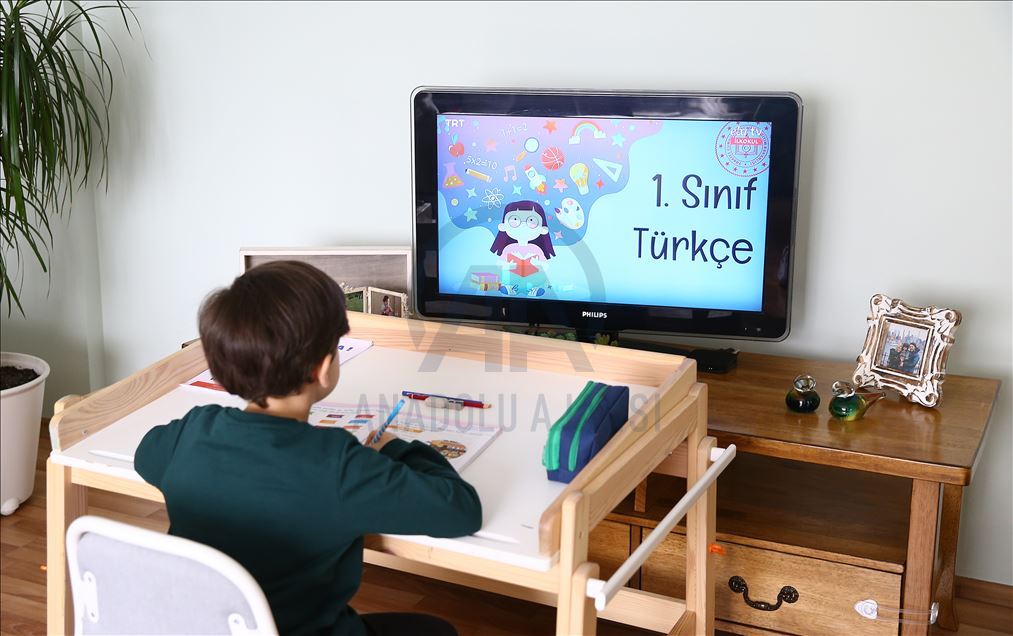 لمكافحة انتشار كورونا.. انطلاق التعليم عن بعد في تركيا