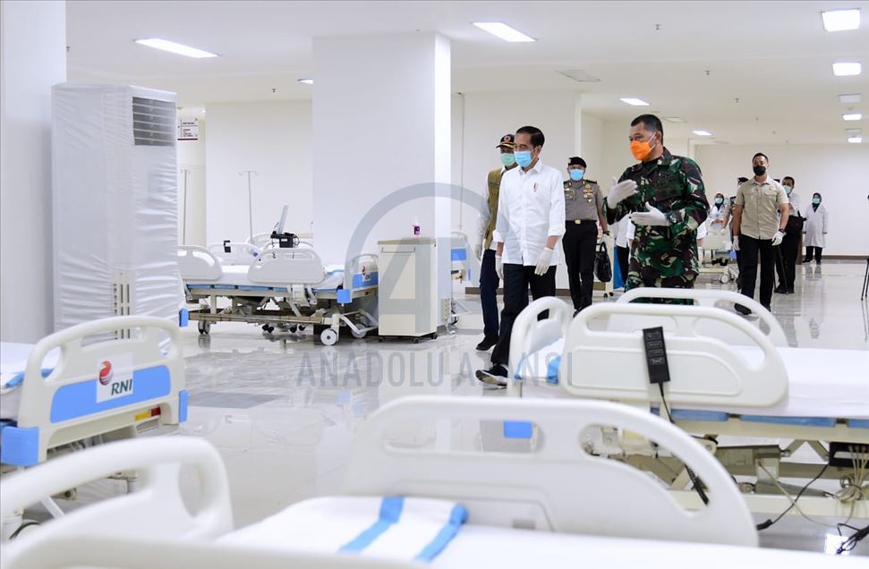 Presiden Jokowi periksa rumah sakit darurat Covid-19