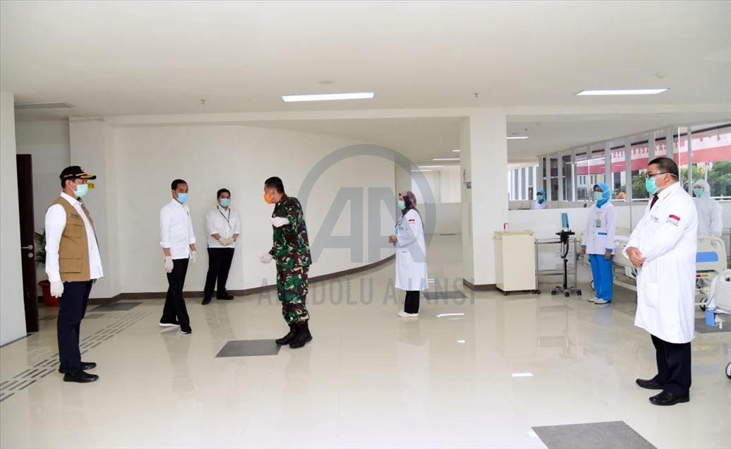 Presiden Jokowi periksa rumah sakit darurat Covid-19