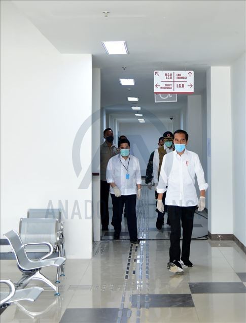 Presiden Jokowi periksa rumah sakit darurat Covid-19