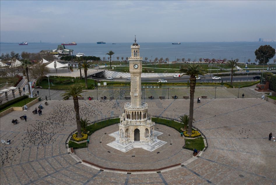 İzmir'de boş kalan meydan ve alanlar havadan görüntülendi