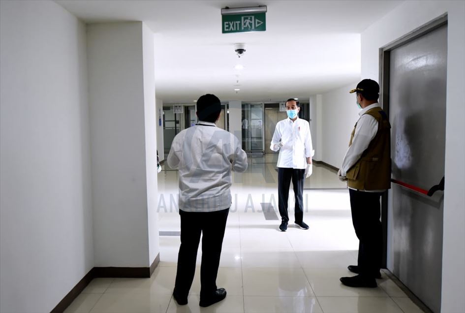 Presiden Jokowi periksa rumah sakit darurat Covid-19