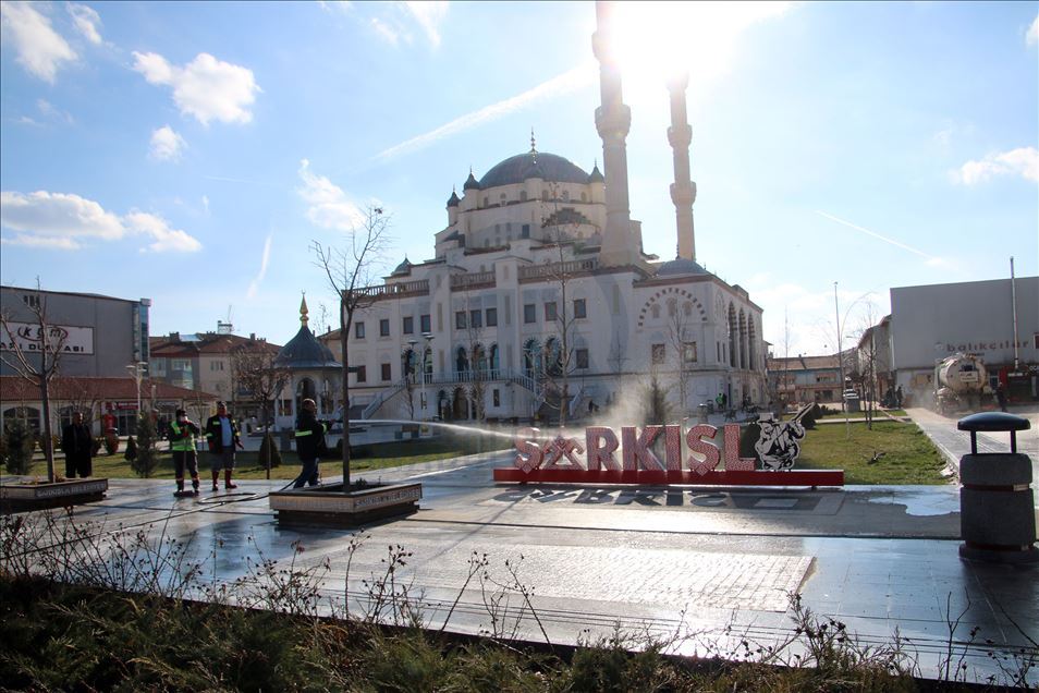 Şarkışla’da tüm cadde ve sokaklar koronavirüse karşı ilaçlandı